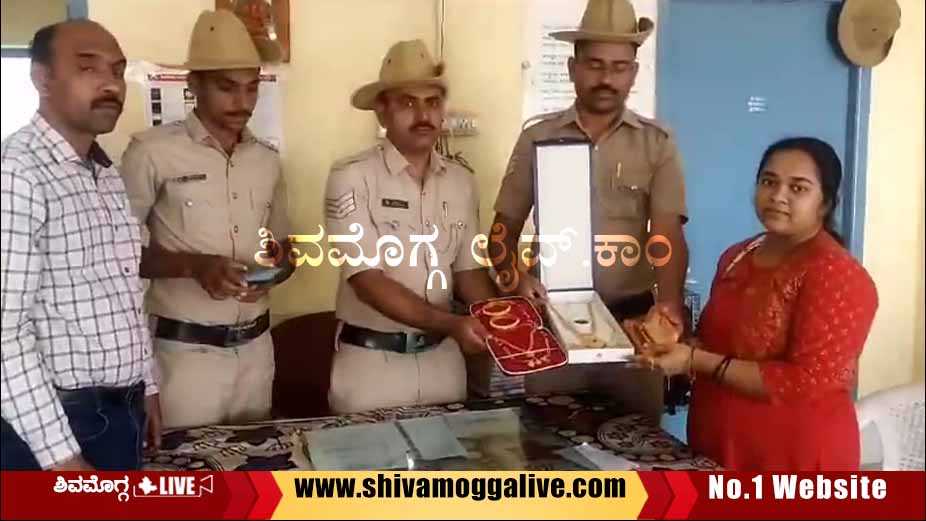 Shimoga Bhadravathi Railway police gold bag returned to woman